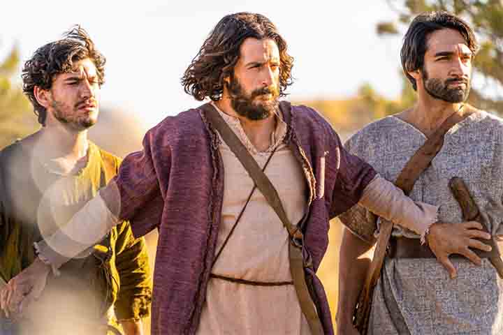 Quanto à sua extensão, “The Chosen” foi concebida para sete temporadas, de acordo com entrevistas de Dallas Jenkins, que posicionam a temporada 5 como o início da reta final e as temporadas 6 e 7 abordando, respectivamente, a crucificação de Jesus e o período pós-ressurreição. 
