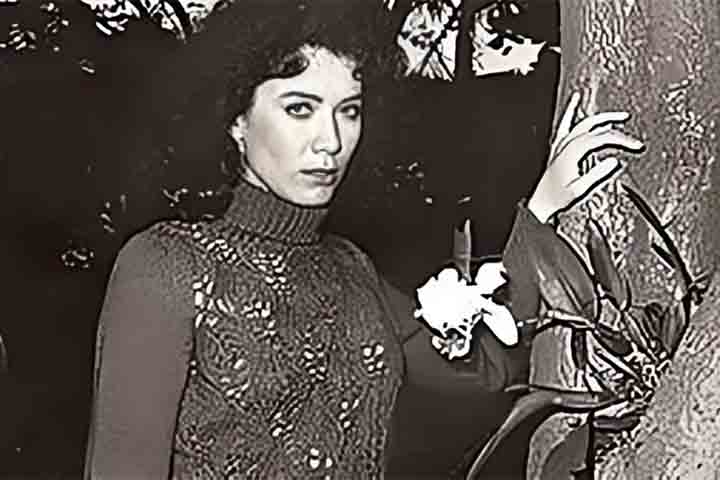 No mesmo ano, estreou na televisão e, em 1981, ganhou projeção nacional com a novela “Os Imigrantes”, da Band, escrita por Benedito Ruy Barbosa, onde viveu Angelina, neta do personagem de Rubens de Falco. 
