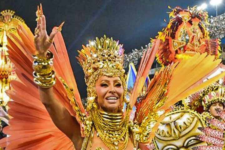 Ela também mantém relação estreita com o Carnaval. No Rio de Janeiro, é rainha de bateria da Unidos de Vila Isabel desde 2011. Além disso, ela ocupa o mesmo posto na Gaviões da Fiel, em São Paulo, desde 2019.
