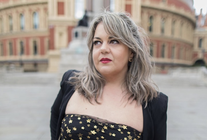 A brasileira, que Ã© natural do Rio Grande do Sul, construiu carreira como cantora lÃ­rica e se tornou referÃªncia tambÃ©m pelo ativismo em prol da igualdade de gÃªnero.