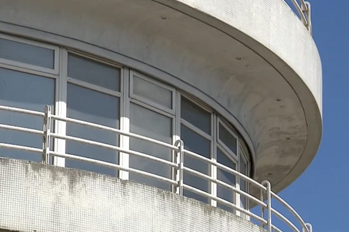 Primeiro prédio giratório do mundo construído em Curitiba está abandonado após 20 anos - Reprodução/TV Globo