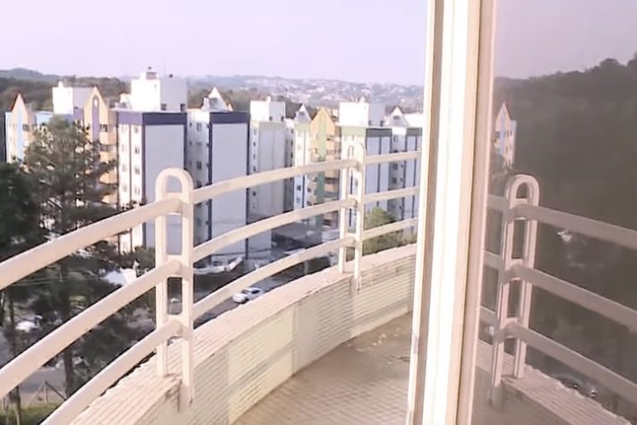 Primeiro prédio giratório do mundo construído em Curitiba está abandonado após 20 anos - Reprodução/SBT