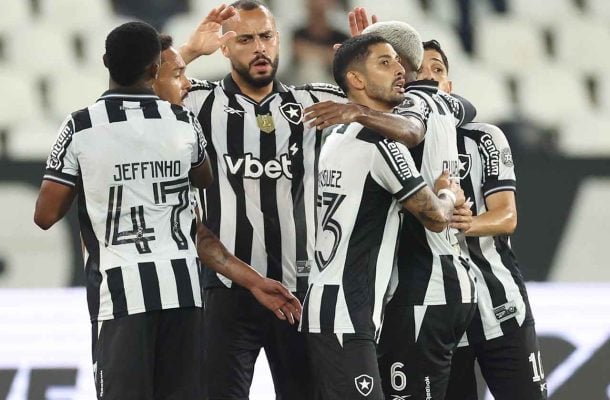 Botafogo entra G4 após vitória sobre o Bahia no Nilton Santos
