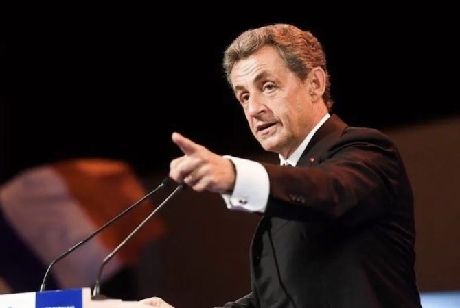 Preso, ex-presidente da França Nicolas Sarkozy é ameaçado na cadeia