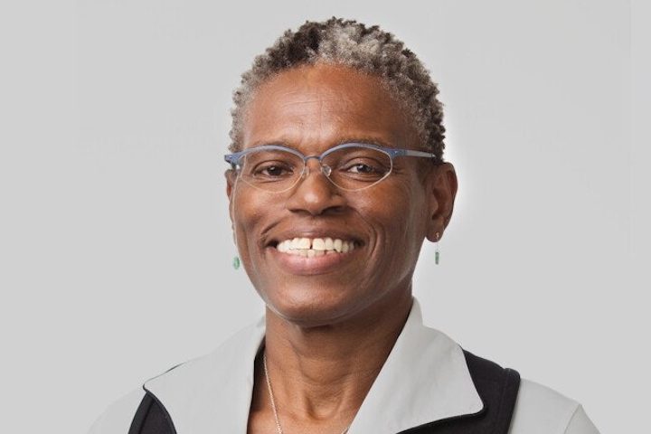 Ainda assim, continuou tentando ingressar em um doutorado. Acabou escolhendo um projeto que pesquisava partículas minúsculas — antes mesmo de o termo “nanotecnologia” existir.