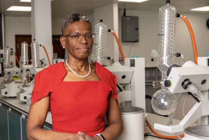 Conheça a mulher que viveu em abrigo para moradores de rua e se tornou uma cientista prestigiada