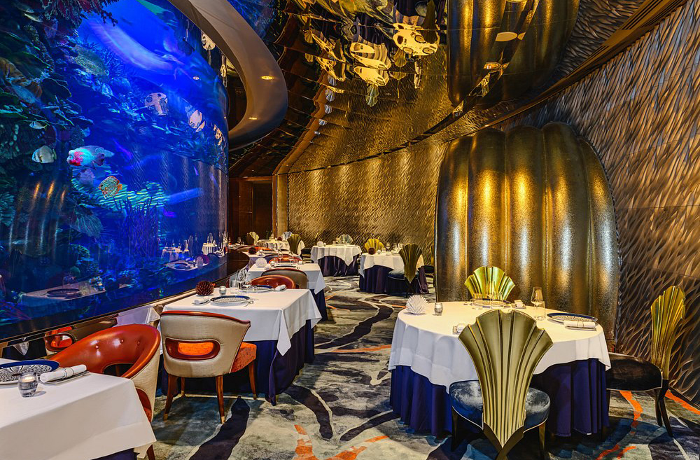 O termo  “7 estrelas” surgiu de uma jornalista britânica que, ao se hospedar, declarou que o luxo ultrapassava qualquer classificação hoteleira existente.
