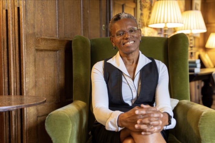 Ijeoma Uchegbu mulher viveu em abrigo para moradores de rua e se tornou uma cientista prestigiada - Divulgação/University of Cambridge