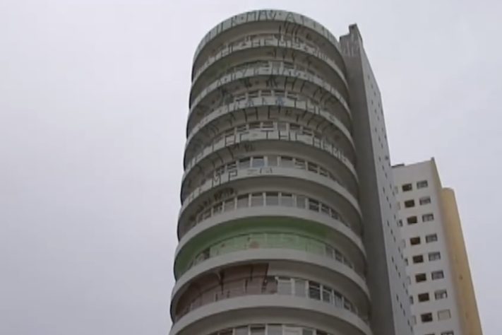 Primeiro prédio giratório do mundo construído em Curitiba está abandonado após 20 anos - Reprodução/TV Globo