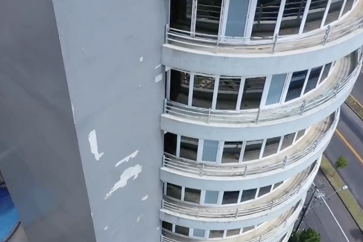 Mesmo com o abandono, o edifÃ­cio Ã© lembrado como um sÃ­mbolo de inovaÃ§Ã£o arquitetÃŽnica e um marco do experimentalismo dos anos 1990.