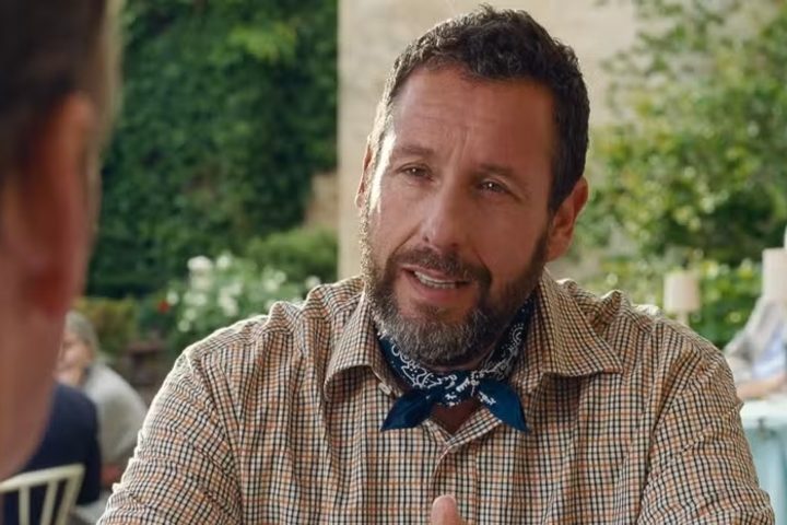 <p>A produção adota um tom mais introspectivo e dramático, em contraste com os filmes cômicos clássicos de Adam Sandler.</p>
