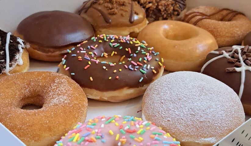 A aposta reflete um movimento crescente de transformar o varejo de conveniência em destino gastronômico - e, quem sabe, o próximo café rápido do dia também venha acompanhado de um donut fresquinho.