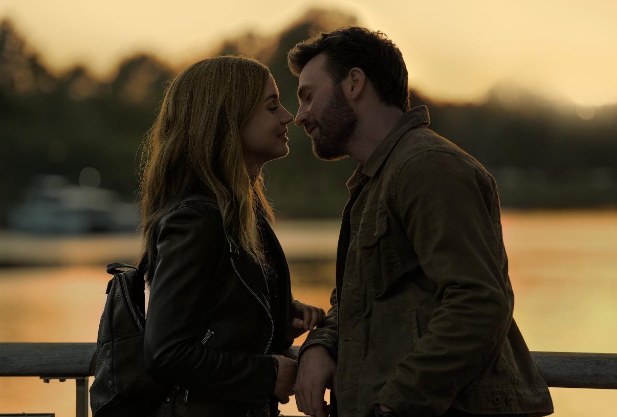 Estrelou ao lado de Chris Evans, também, o filme da Apple TV+, 