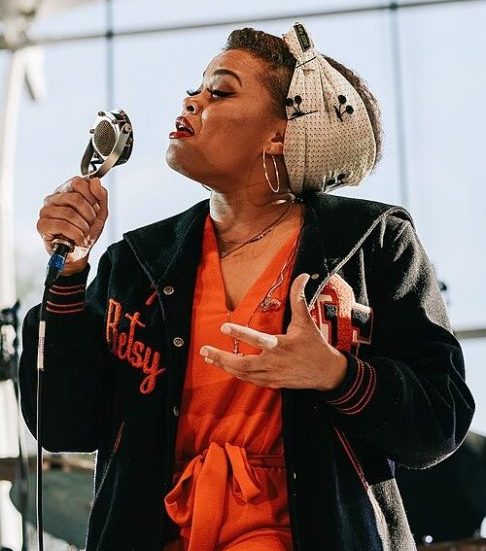 Sua carreira começou a ganhar destaque após ser descoberta pela então esposa de Stevie Wonder, Kai Millard, enquanto cantava em um bar de jazz.