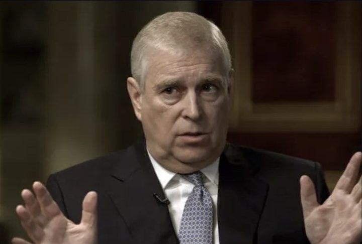 Escândalos fazem rei Charles 3º retirar títulos e honrarias do irmão, Andrew