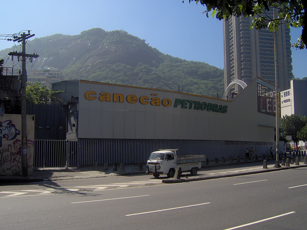 Um momento decisivo para a sua carreira ocorreu em 1985, quando ele alugou o Canecão no Rio de Janeiro para se apresentar e lotou a casa, o que impulsionou fortemente sua carreira.