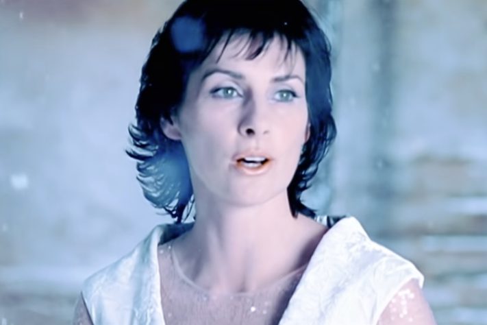 Cantora irlandesa Enya - Reprodução/YouTube