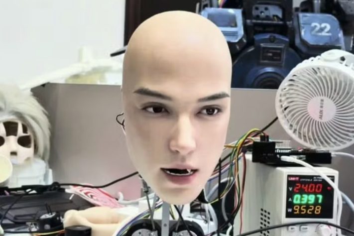 Empresa chinesa desenvolve robô com expressões faciais humanas ultrarrealistas - Reprodução/YouTube