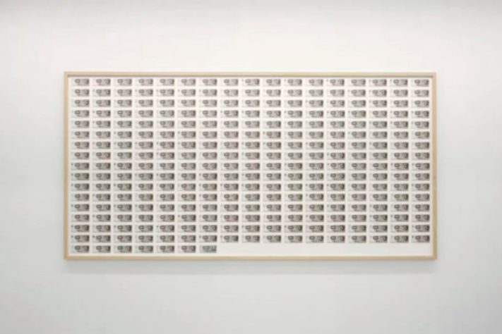 Em 2021, o artista dinamarquês Jens Haaning enviou duas telas em branco para serem expostas no Museu Kunsten de Arte Moderna - Divulgação