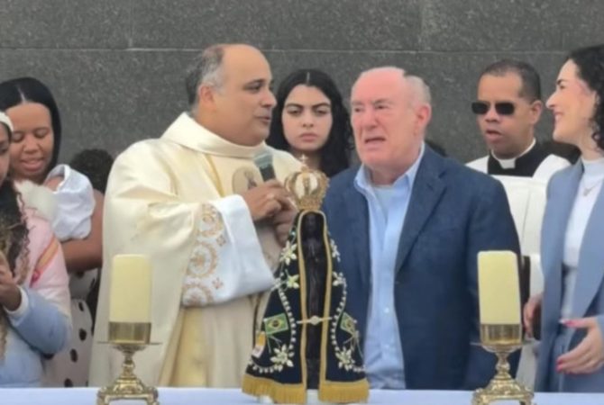 Renato Aragão é homenageado durante celebração no Cristo Redentor