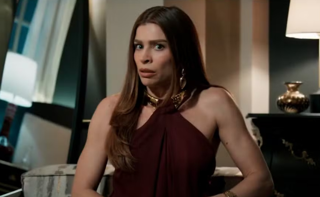 “Fez a cena olhando para a parede e foi embora. E eu fiz sem ele. Isso aconteceu outras vezes”. Segundo a atriz, a equipe precisou resolver a situação na edição das cenas.
