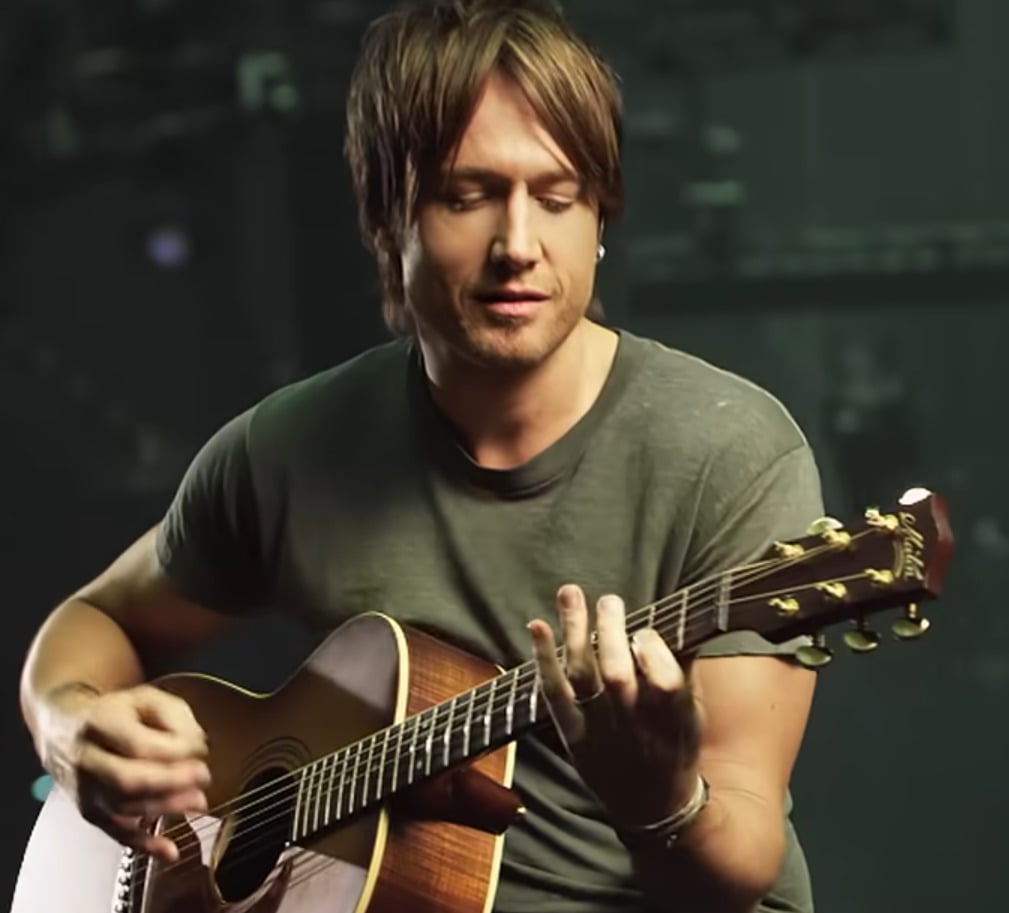 Suas letras frequentemente abordam amor, perda e redenção, ressoando com um público amplo. Além disso, Urban é um guitarrista talentoso, reconhecido por suas performances ao vivo.