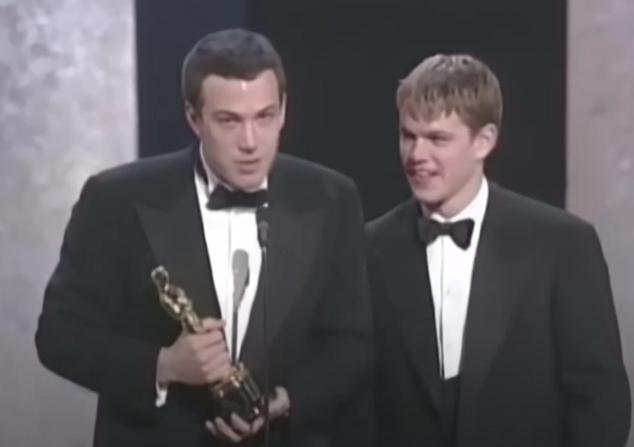 Em 1997, Affleck e Matt Damon receberam o Oscar e o Globo de Ouro de Melhor Roteiro Original pelo drama “Gênio Indomável”, dirigido por Gus Van Sant e estrelado por Robin Williams, Damon e Affleck.
