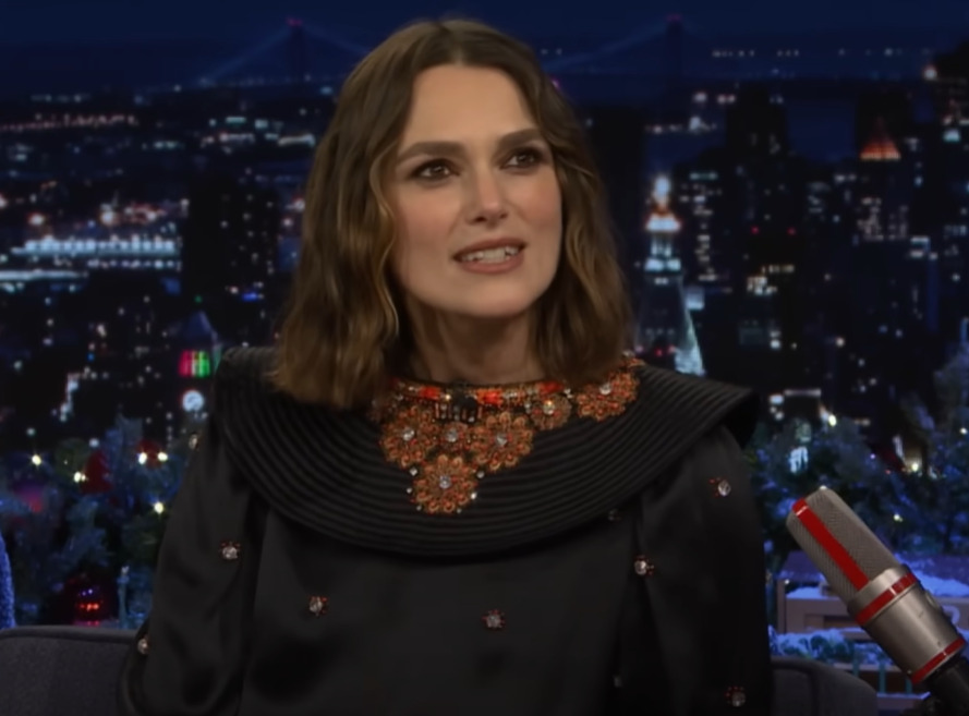 Em entrevista ao site Decider, Knightley disse: “Eu não tinha consciência de nada disso, peço desculpas”, e acrescentou que espera “que as pessoas aprendam a viver com respeito, mesmo com opiniões diferentes”.