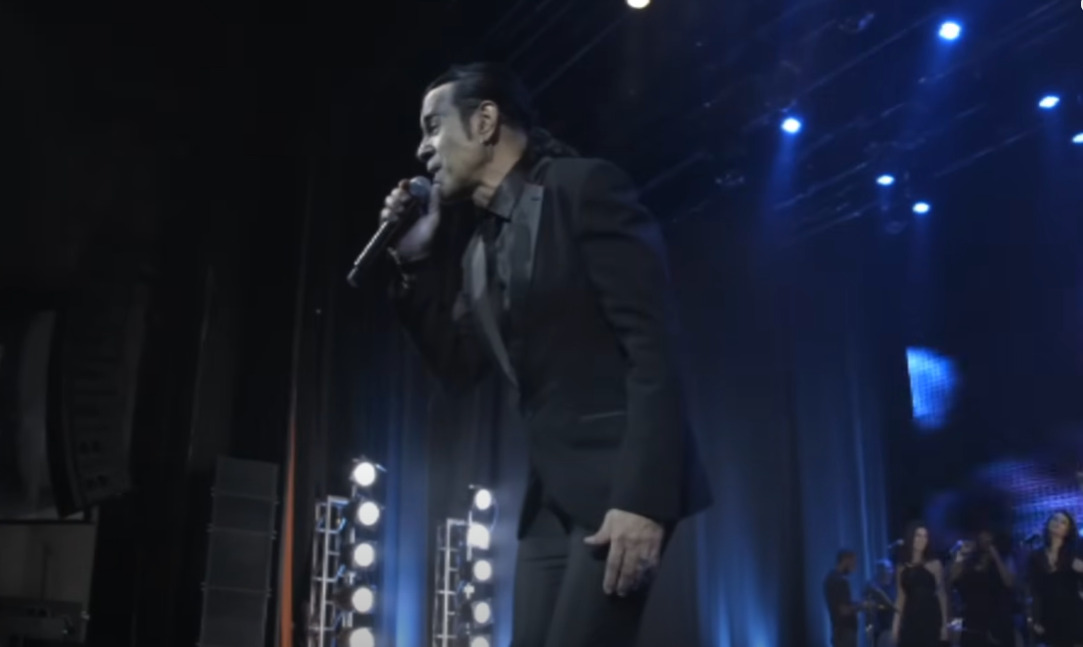 O cantor, conhecido  por interpretar Música Popular Brasileira e música romântica, nasceu no Rio de Janeiro, em 11 de outubro de 1952, no Complexo do Alemão, e também viveu em São Gonçalo do Sapucaí, no interior de Minas Gerais, cidade natal de sua mãe.