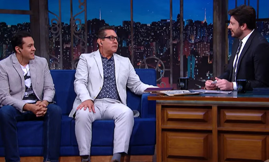 Esteban, inclusive, participou anos atrás de uma entrevista no programa The Noite, junto com seu filho Miguel Valdés.  