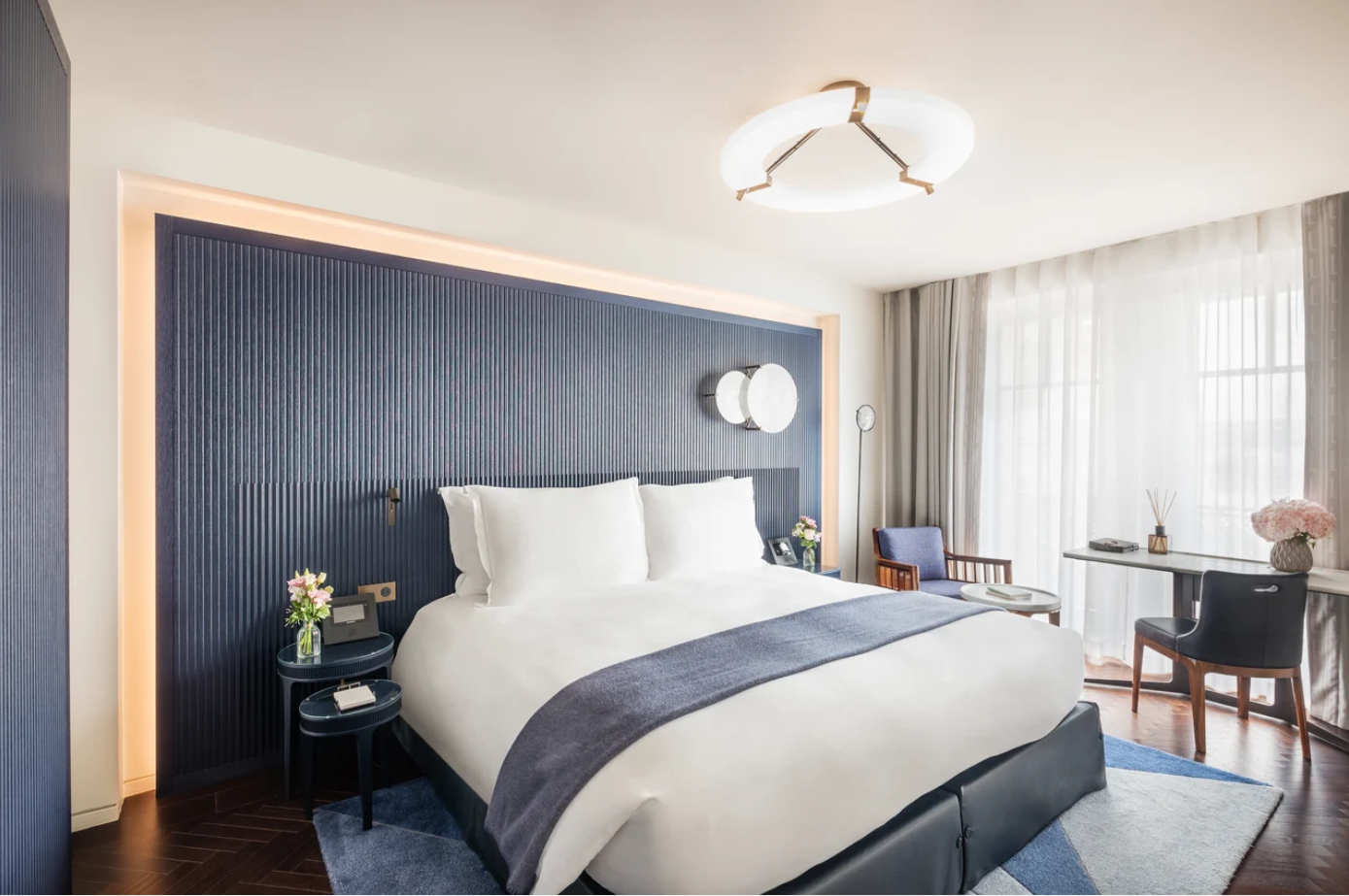 O quarto mais acessível, o Grand Superior Room, custa a partir de 1.650 euros (cerca de R$ 10 mil).