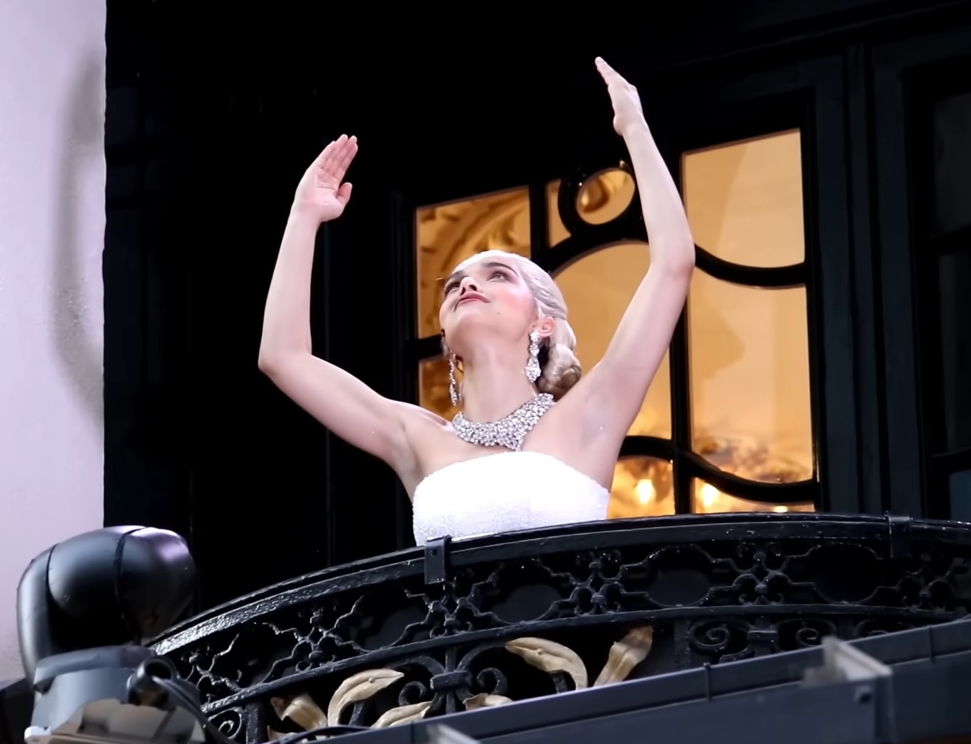 Rachel Zegler estreou no West End como Eva Perón na remontagem de 