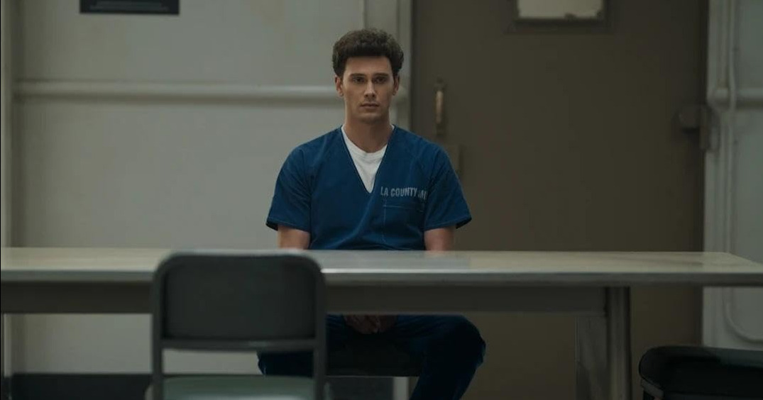 A temporada impressiona pela fotografia e pelas atuações, principalmente de Cooper Koch, mas gerou controvérsia por incluir elementos fictícios e por abordar temas delicados.
