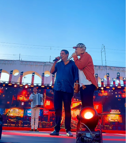 O evento gratuito reuniu uma multidão e contou com a participação especial de Zeca Pagodinho, que levou seu carisma para o palco. 
-Reprodução Instagram / @joaogomescantor
