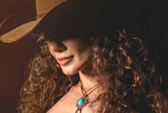 Paula Fernandes fala das mulheres no Sertanejo e desabafa: “Sou boi de piranha”