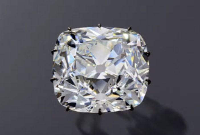 Diamante Regent, que fica no Museu do Louvre, em Paris, vale mais de US$ 60 milhões - Divulgação/Museu do Louvre 