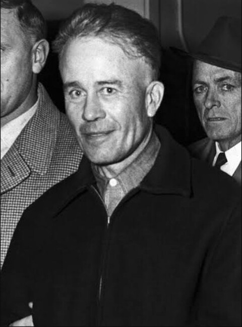 Ed Gein, que nasceu em 27 de agosto de 1906 e morreu em 26 de julho de 1984, foi um assassino e ladrão de cadáveres norte-americano, cujos crimes brutais e grotescos chocaram os Estados Unidos na década de 1950. 