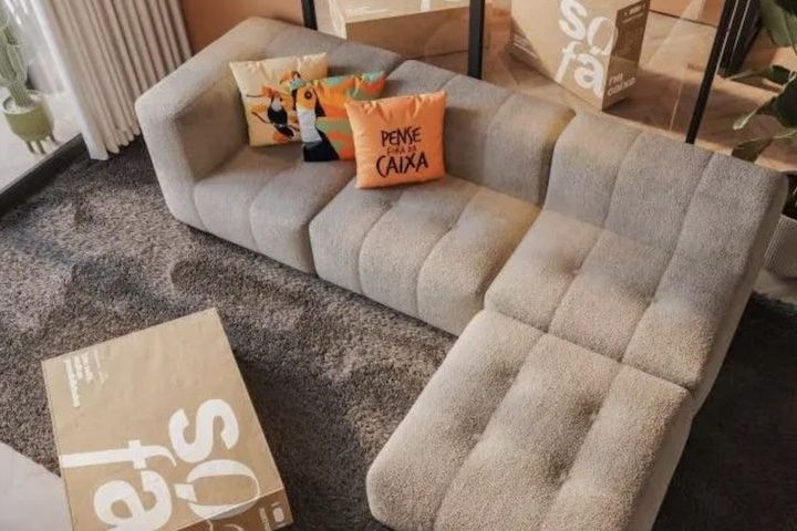 Uma forte campanha de marketing digital fez com que a empresa faturasse milhões logo no início.