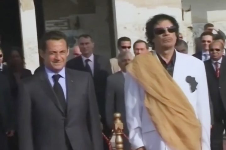 As acusações são de que ele recebeu milhões de euros do ditador líbio para financiar sua eleição de 2007, em troca de favores diplomáticos à Líbia.