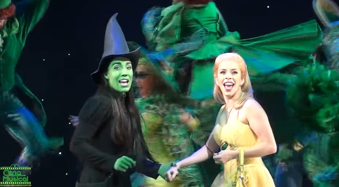 O musical chegou ao Brasil em março de 2016, no Teatro Renault, em São Paulo, em uma montagem réplica da Broadway. A produção teve Myra Ruiz como Elphaba e Fabi Bang como Glinda.
