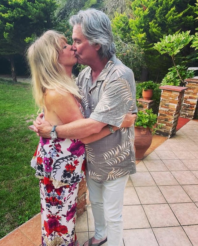 Sua vida pessoal é marcada por um dos relacionamentos mais duradouros e admirados de Hollywood. Os dois estão juntos desde 1993.