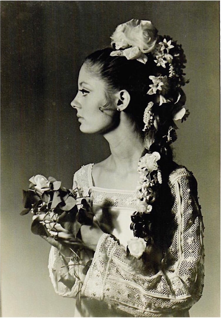 Sarandon se formou na Catholic University of America, em Washington, D.C., onde se formou em artes dramáticas em 1968. Durante a faculdade, conheceu Chris Sarandon, com quem se casou em 1967. Ele também era estudante de teatro. Os dois se divorciaram em 1979, mas Susan manteve o nome artístico “Sarandon”.  
