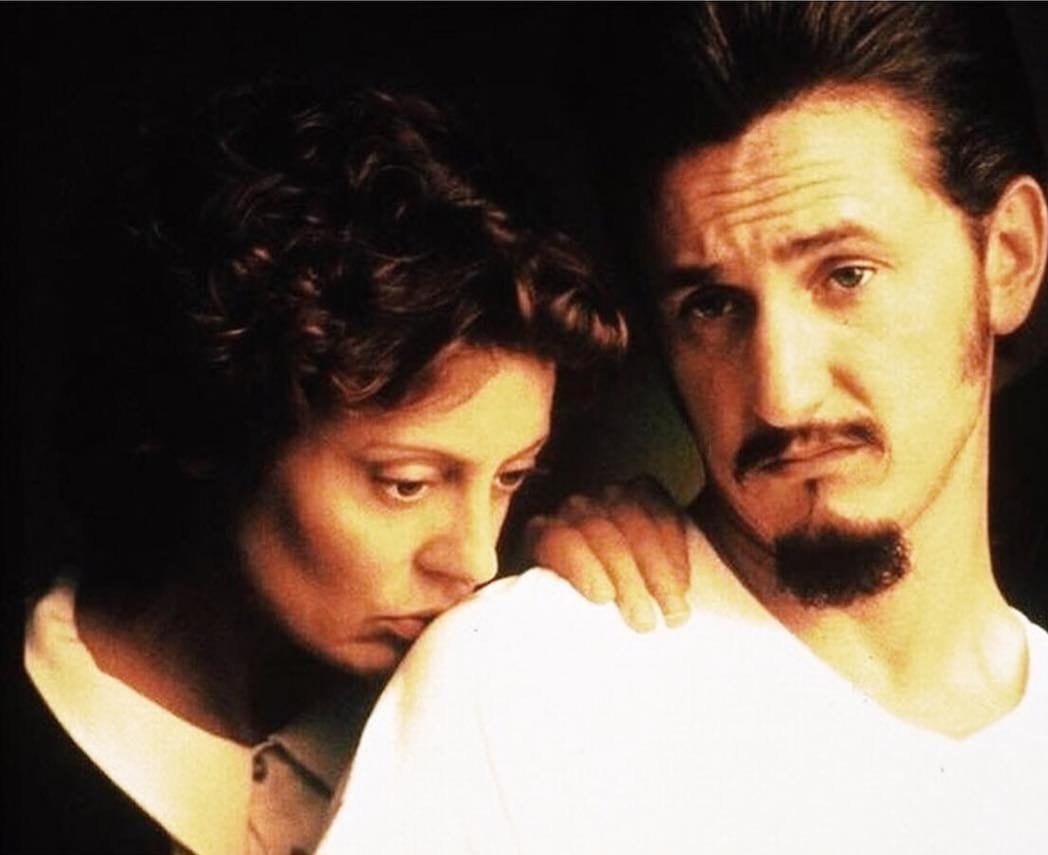 O longa acompanha a Irmã Helen Prejean, uma freira católica que se torna a guia espiritual de Matthew Poncelet, interpretado por Sean Penn, um preso condenado à morte. Ela o visita regularmente e luta para evitar sua execução e acabam por desenvolver uma relação complexa.
