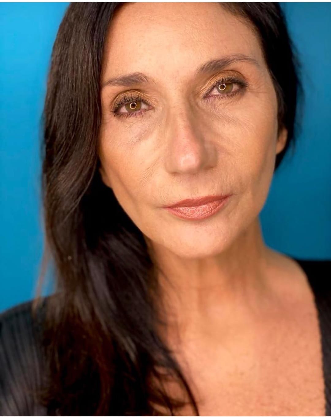 E Maria Izildinha “Zizi” Possi, que nasceu em 28 de março de 1956 no bairro do Brás, em São Paulo, tem prioridade para falar do assunto, já que a artista está há décadas no mercado e começou a carreira muito nova.
