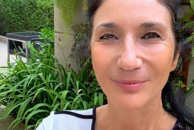 Zizi Possi e a trajetória musical iniciada ainda na infância em São Paulo