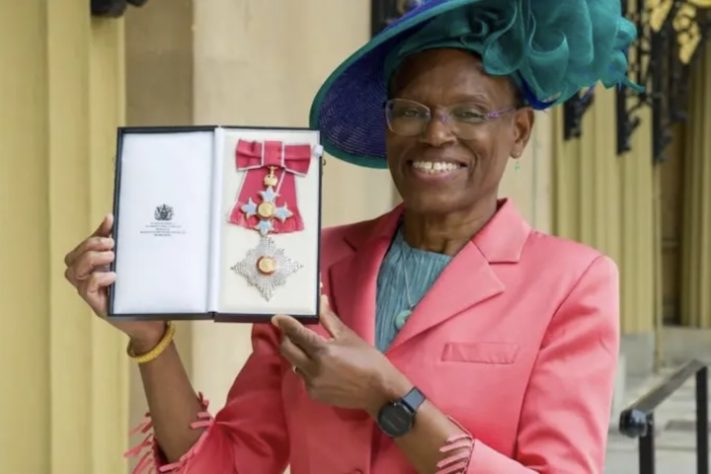 Ijeoma Uchegbu mulher viveu em abrigo para moradores de rua e se tornou uma cientista prestigiada - Divulgação/Palace Photos