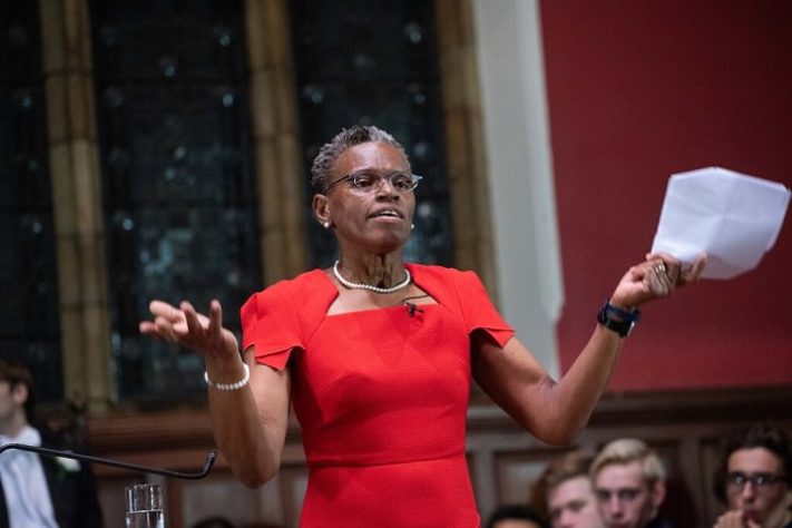 Ijeoma Uchegbu mulher viveu em abrigo para moradores de rua e se tornou uma cientista prestigiada - Wikimedia Commons/Ijeoma F Uchegbu