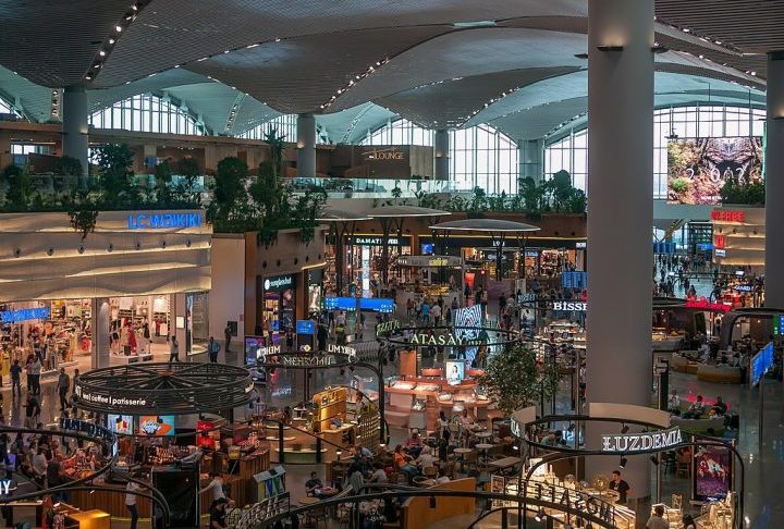 14Âº) Aeroporto de Istambul (Turquia): Inaugurado em 2018, se tornou o principal aeroporto da Turquia e um dos mais movimentados do mundo. Costuma atender atÃ© 200 milhÃµes de passageiros por ano. 
