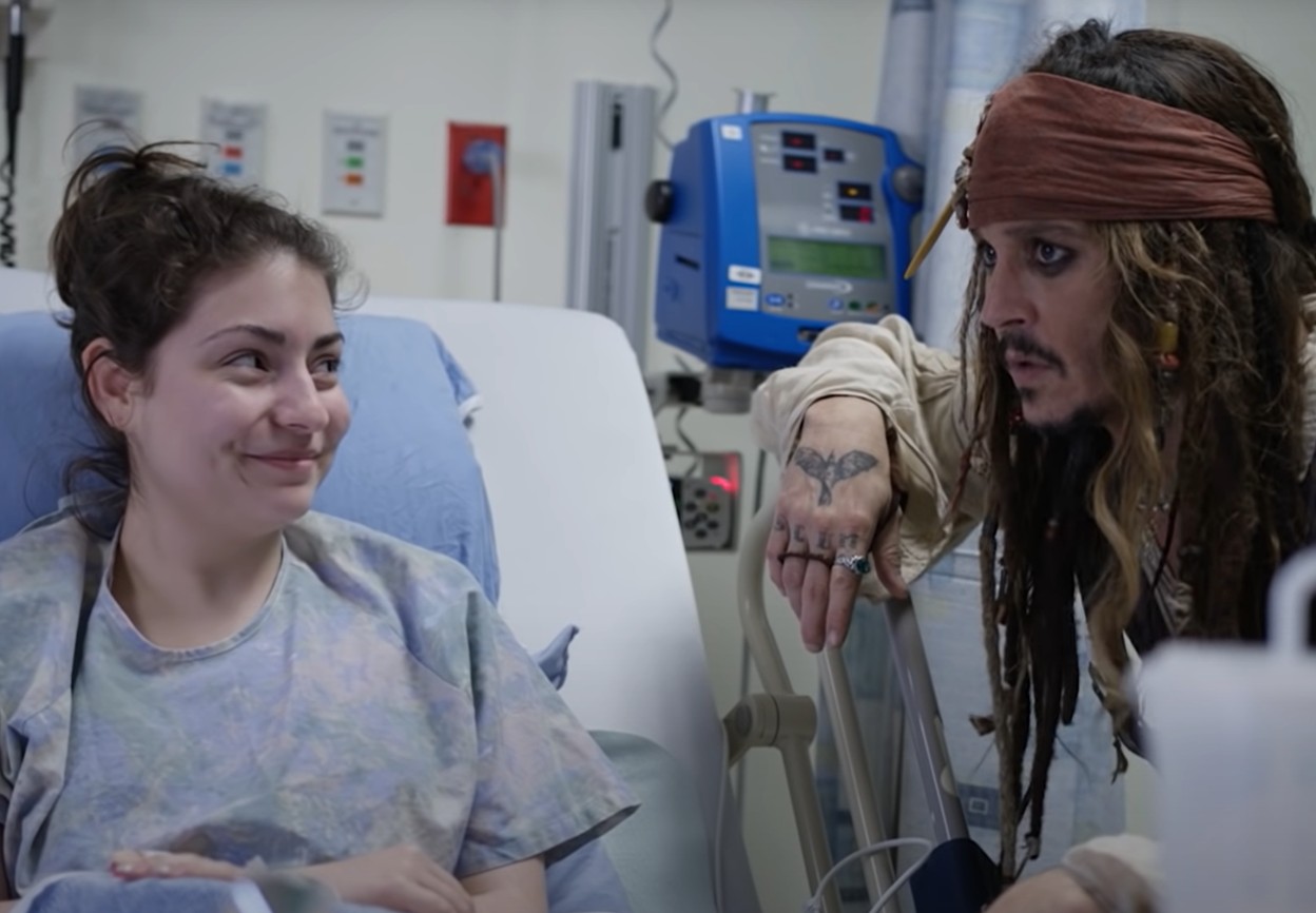 O hospital universitário fica em San Sebastian, cidade localizada no País Basco espanhol, capital da província de Guipúscoa. O ator passou por lá para o Festival Internacional de Cinema. 