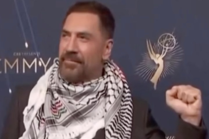 Além do cinema, Bardem é engajado politicamente e já defendeu publicamente causas como os direitos palestinos.